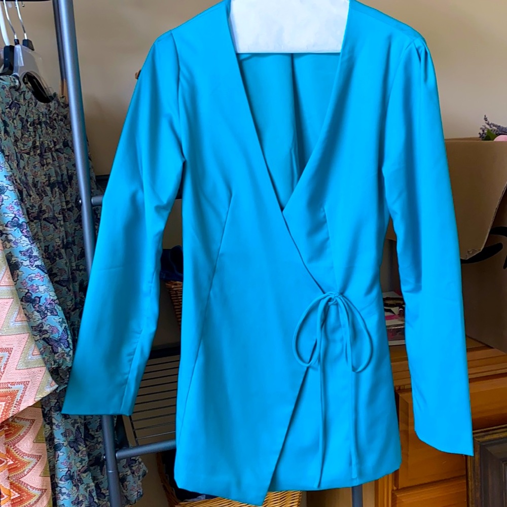 Blazer with cut-out back